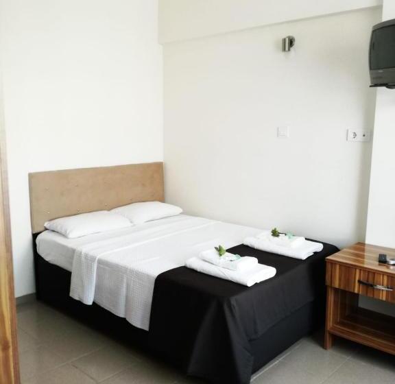 غرفة قياسية مطلّة علي حمام السباحة, Vi̇lla Fuat