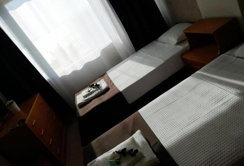 غرفة قياسية مطلّة علي حمام السباحة, Vi̇lla Fuat