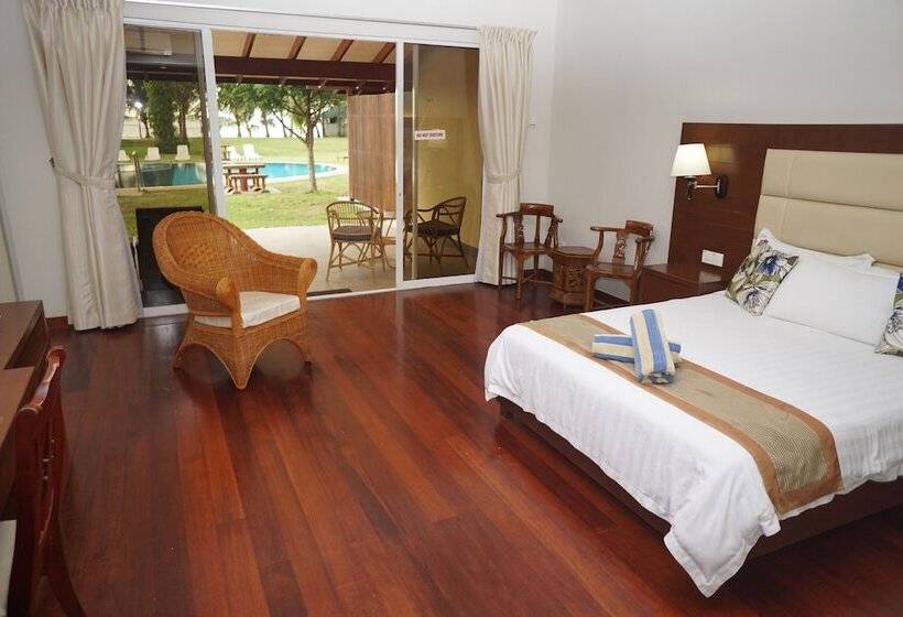 חדר דלוקס נוף לים, Langkah Syabas Beach Resort