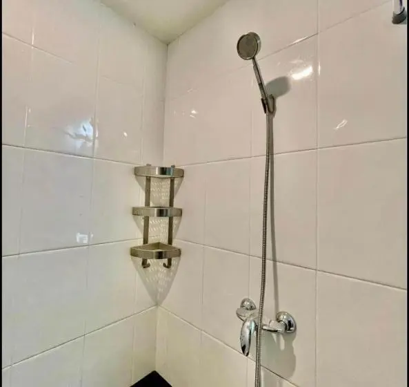 آپارتمان 1 خوابه با چشم‌انداز باغ, Dee Apartments