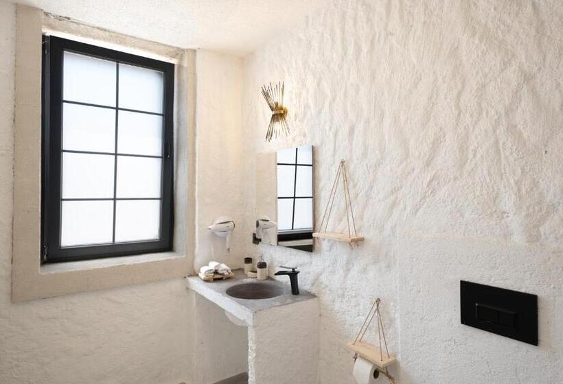 جناح جونيور, Alaçatı Jera