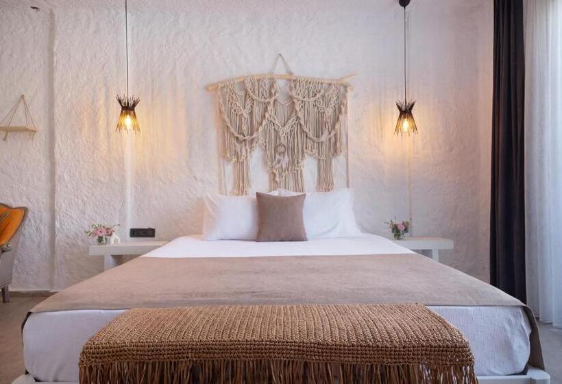 جناح جونيور, Alaçatı Jera