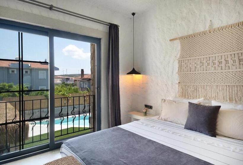 جناح جونيور, Alaçatı Jera