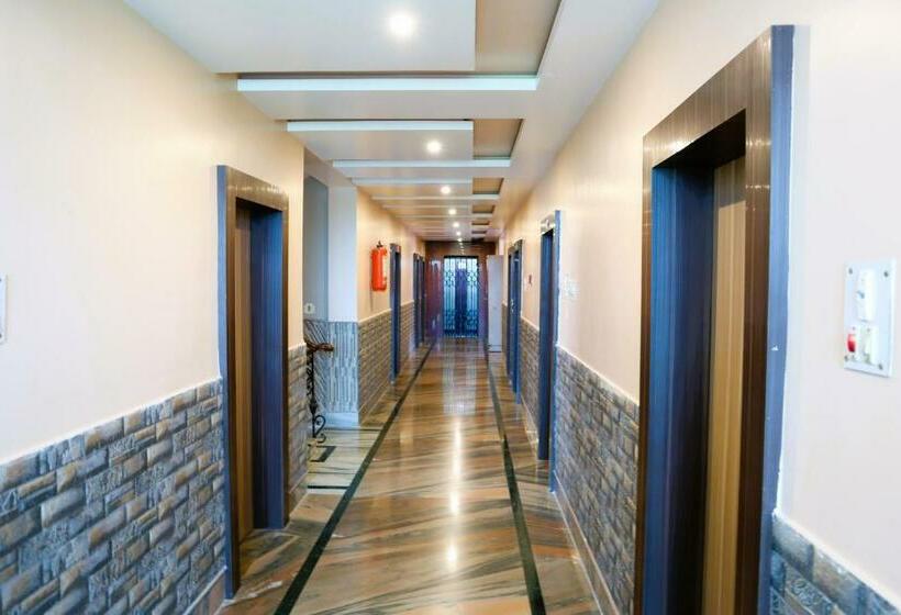 غرفة قياسية, Staymaker Hotel Suraj   Only Indian Citizens Allowed