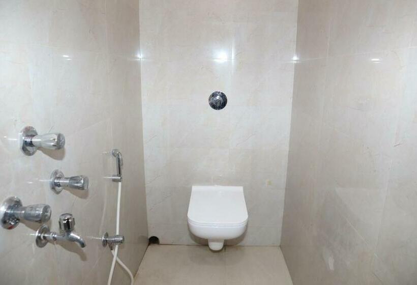 غرفة قياسية, Staymaker Hotel Suraj   Only Indian Citizens Allowed