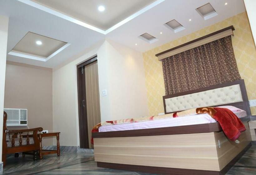 غرفة قياسية, Staymaker Hotel Suraj   Only Indian Citizens Allowed