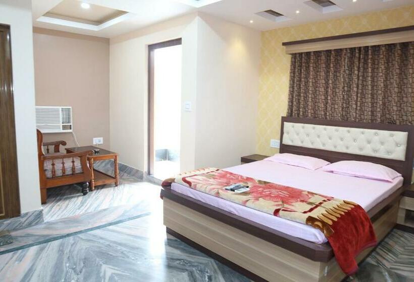 Номер Стандарт, Staymaker Hotel Suraj   Only Indian Citizens Allowed