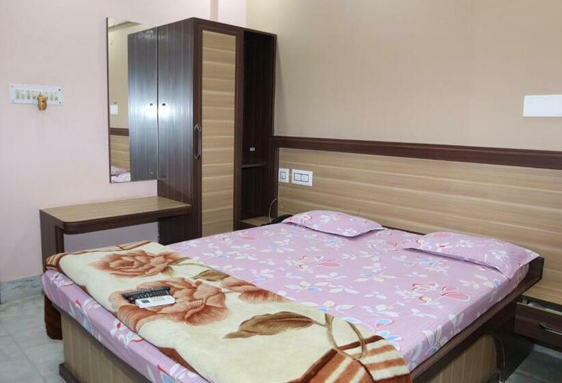 Номер Стандарт, Staymaker Hotel Suraj   Only Indian Citizens Allowed