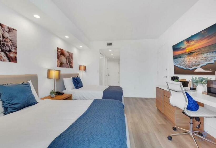 Дом 1 Спальня, Modern Resort With Balcony Near Beach Pool