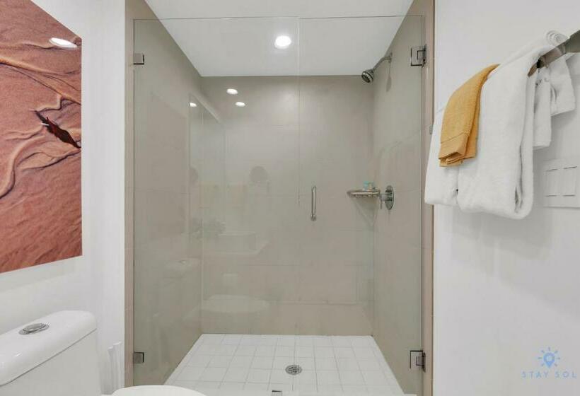 침실 1개 주택, Modern Resort With Balcony   Near Beach   Pool