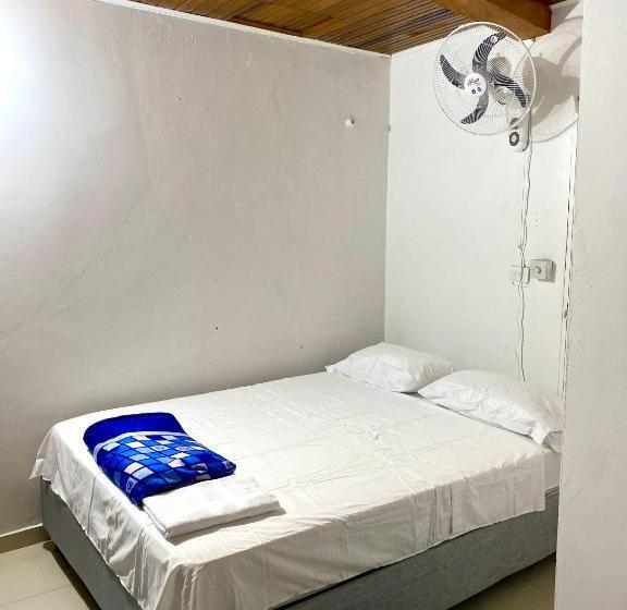 اتاق استاندارد چهار تخته, Aurelia Compartida Hospedaje