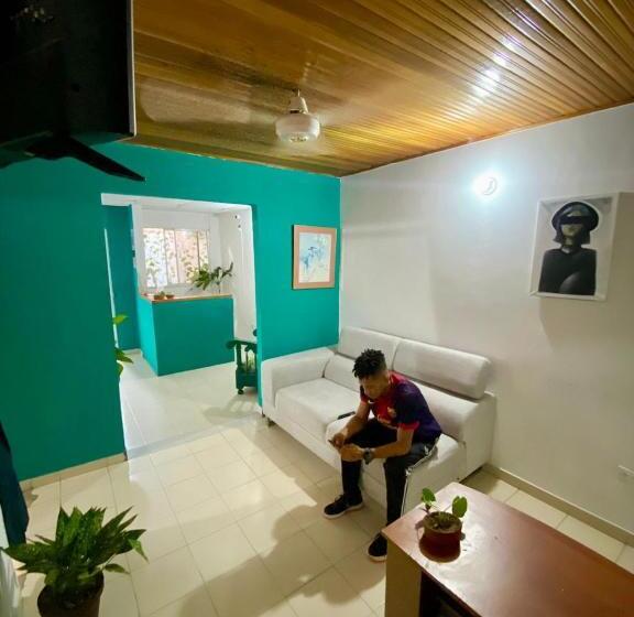 スタンダード4人部屋, Aurelia Compartida Hospedaje