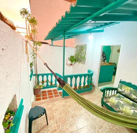 اتاق استاندارد چهار تخته, Aurelia Compartida Hospedaje