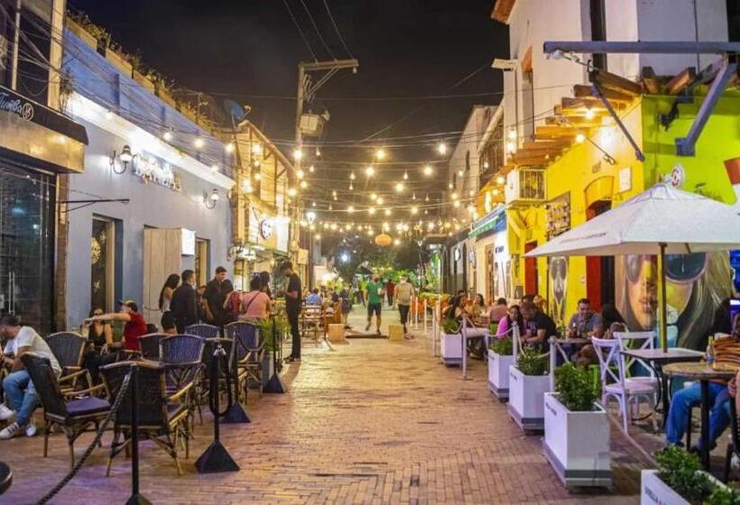 スタンダード4人部屋, Aurelia Compartida Hospedaje