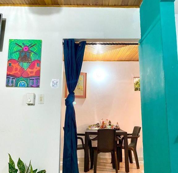 اتاق استاندارد با سرویس بهداشتی مشترک, Aurelia Compartida Hospedaje