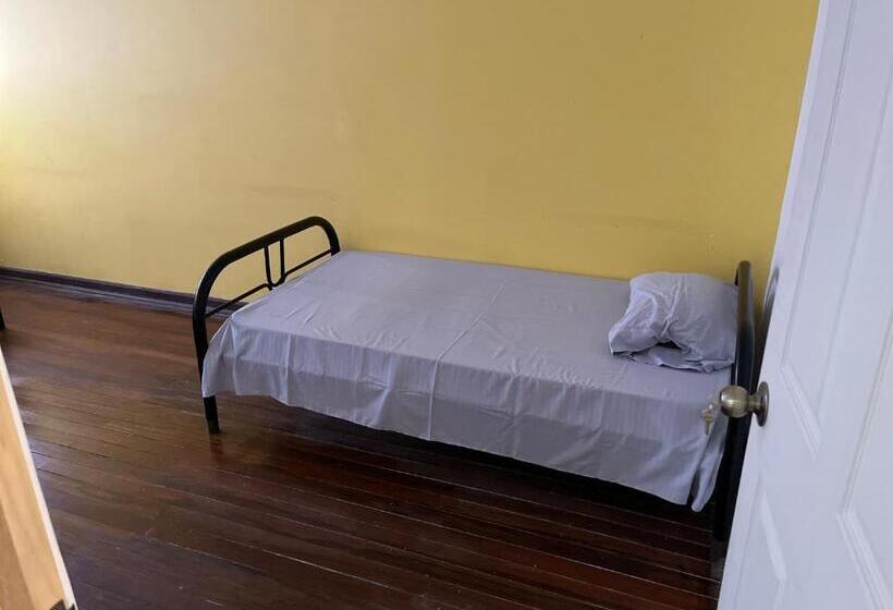 غرفة قياسية ثلاثية حمام مشترك, El Parque Bed And Breakfast