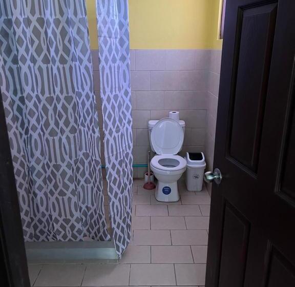 غرفة قياسية ثلاثية حمام مشترك, El Parque Bed And Breakfast