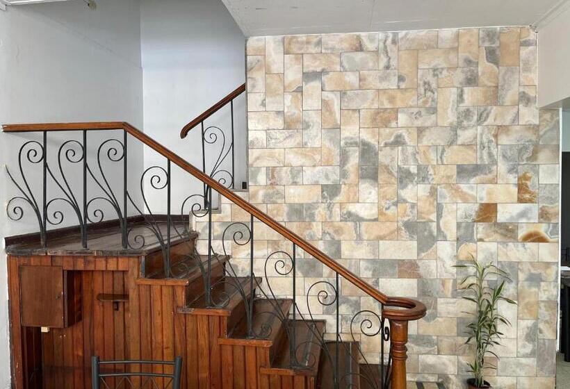 غرفة قياسية ثلاثية حمام مشترك, El Parque Bed And Breakfast