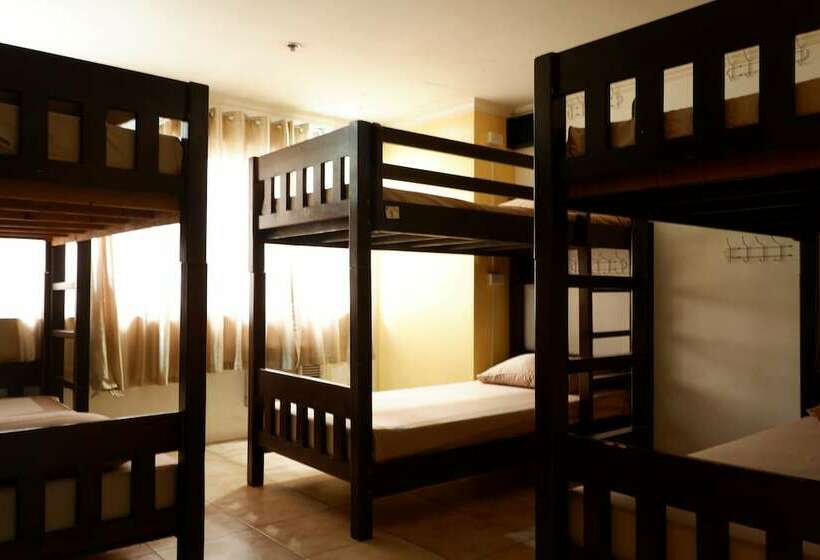 Семейный Номер, The Fort Budget Hotel   Bonifacio Global City   Hostel