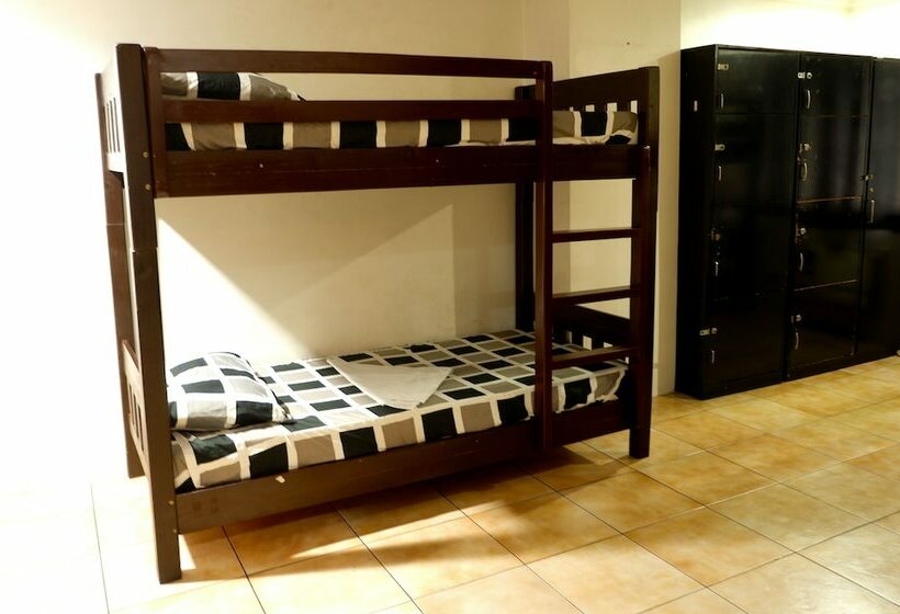 Кровать в Общей Комнате, The Fort Budget Hotel Bonifacio Global City Hostel