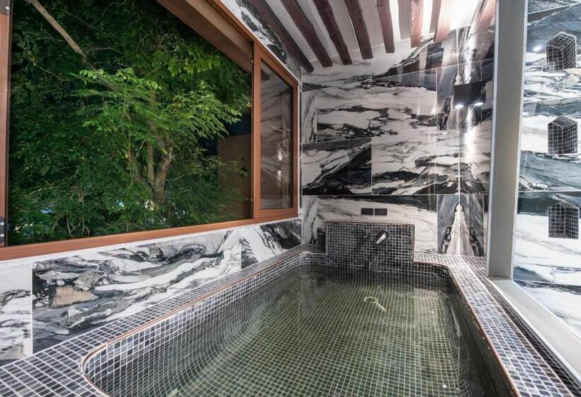 جناح, Ao Cho Grandview Hideaway Resort