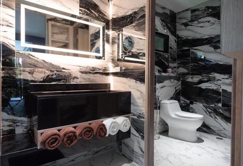 جناح مزود بحمام سباحة, Ao Cho Grandview Hideaway Resort