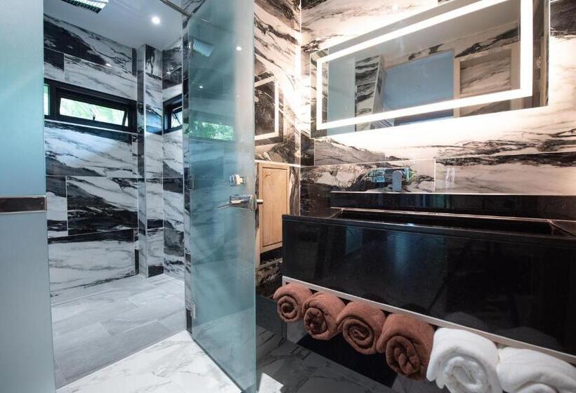 جناح مزود بحمام سباحة, Ao Cho Grandview Hideaway Resort
