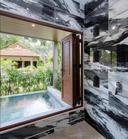 جناح مزود بحمام سباحة, Ao Cho Grandview Hideaway Resort