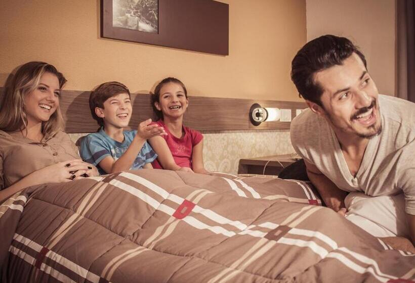 标准三人间, 10 Palmas