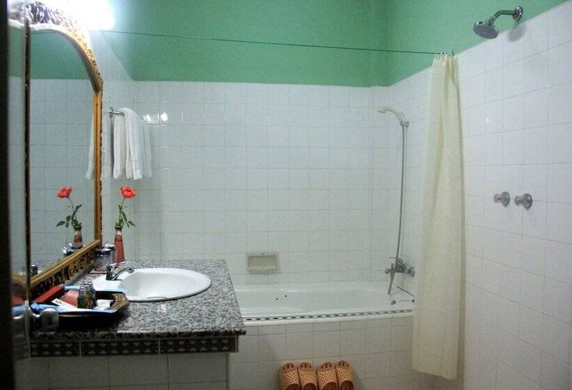 اتاق لوکس, The Hotel Umbra Bagan