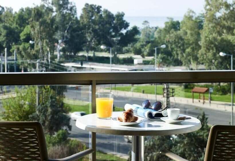 חדר משפחתי צדדי נוף לים, Golden Sun