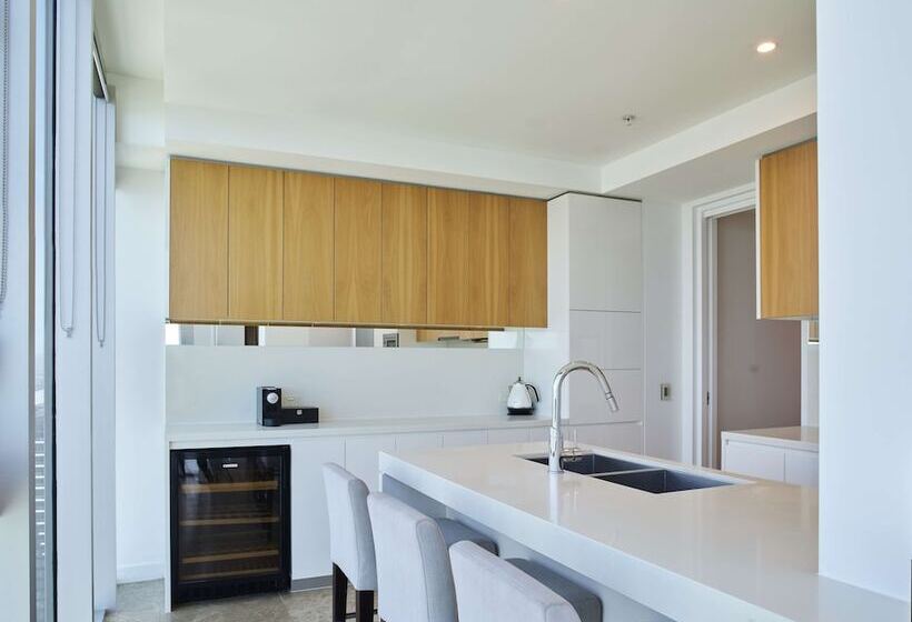 1 Bedroom Penthouse Apartment, Hilton Surfers Paradise Hotel & Residences