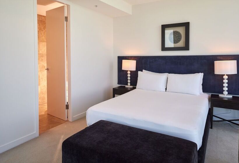 1 Bedroom Penthouse Apartment, Hilton Surfers Paradise Hotel & Residences
