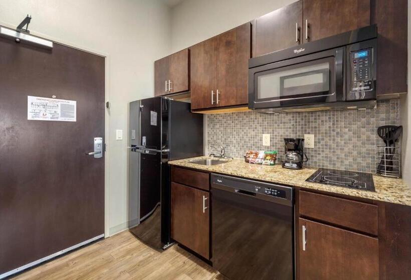 Люкс Кровать Кинг, Mainstay Suites Lincoln University Area
