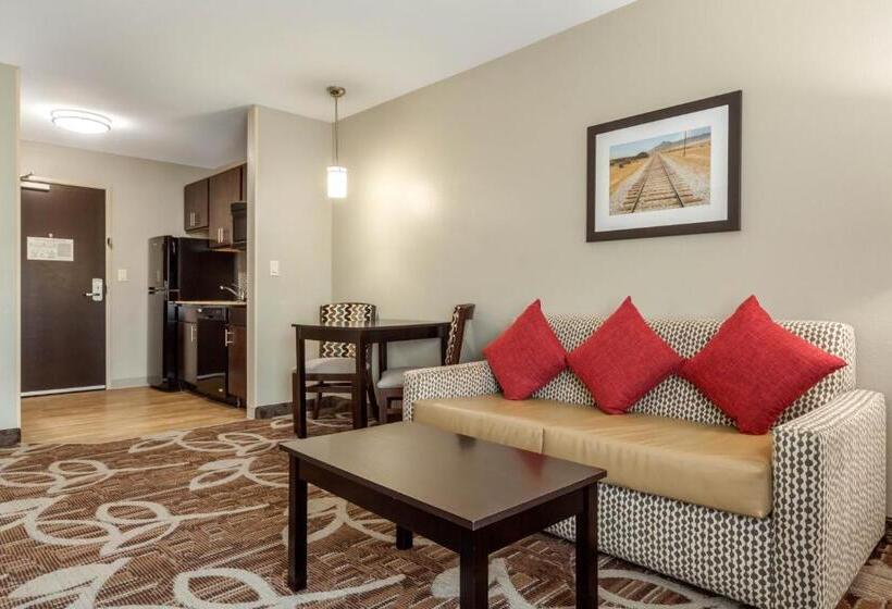 Люкс Кровать Кинг, Mainstay Suites Lincoln University Area