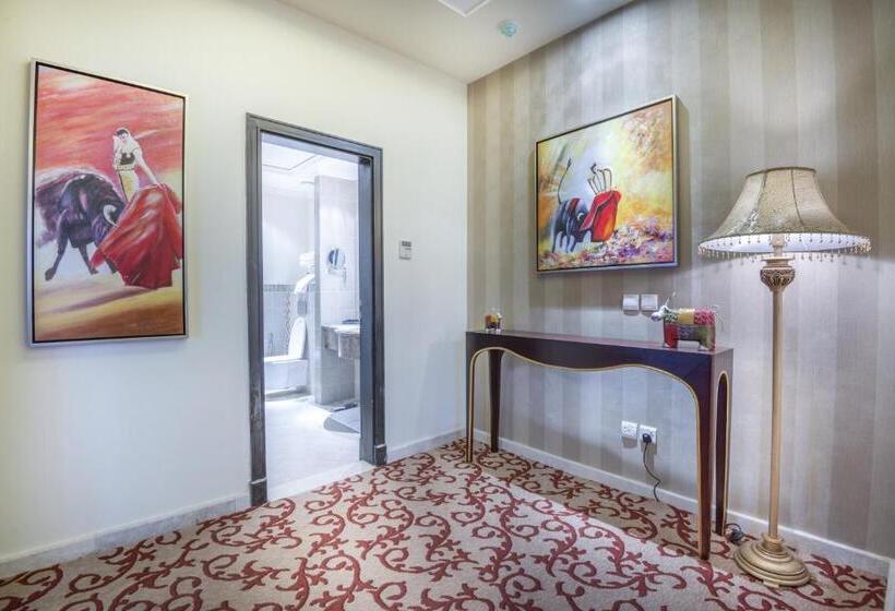 סוויטה דלוקס, Mira Trio