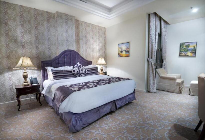 סוויטה אקזקיוטיב, Mira Trio