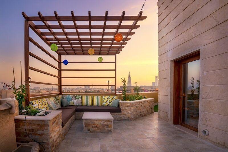 סוויטת ג'וניור, Mira Trio