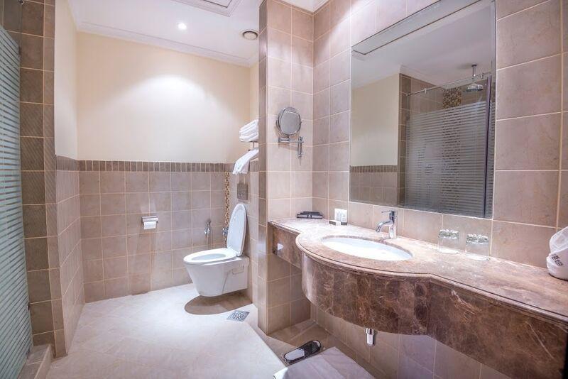 סוויטה אקזקיוטיב, Mira Trio