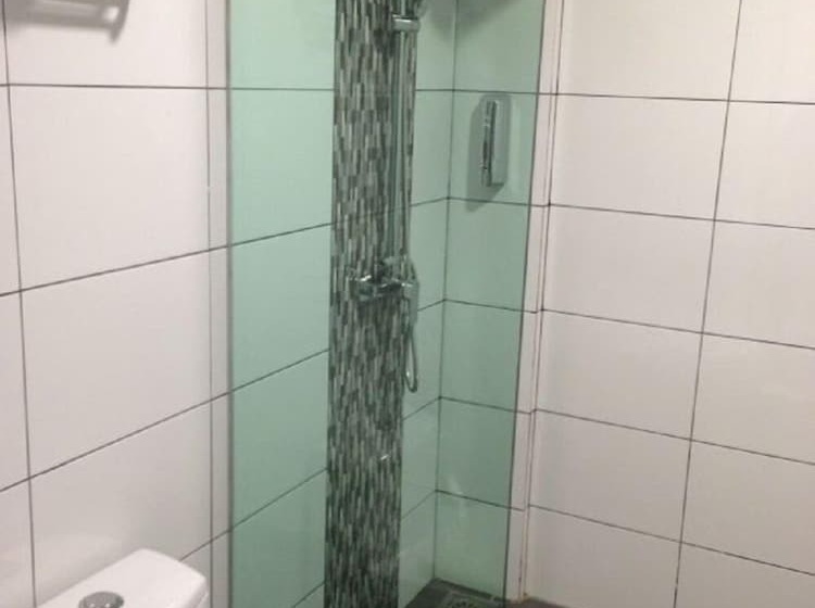 스탠다드 트리플 룸, Nagoya Inn