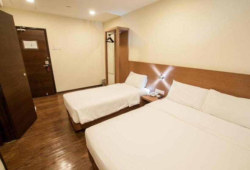 Quarto Triplo Estandar, Nagoya Inn