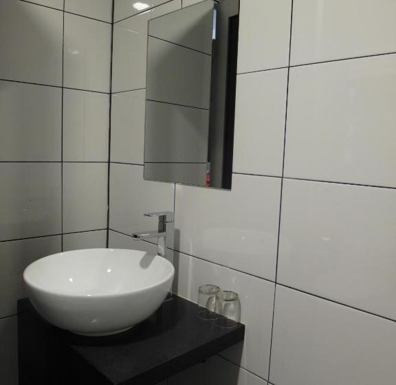 Quarto Familiar, Nagoya Inn