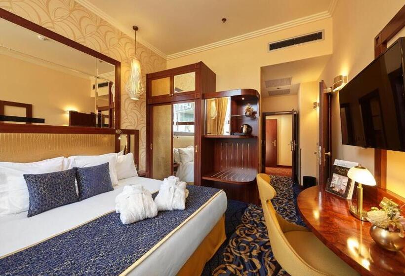 اتاق اجرایی, Occidental Praha Wilson