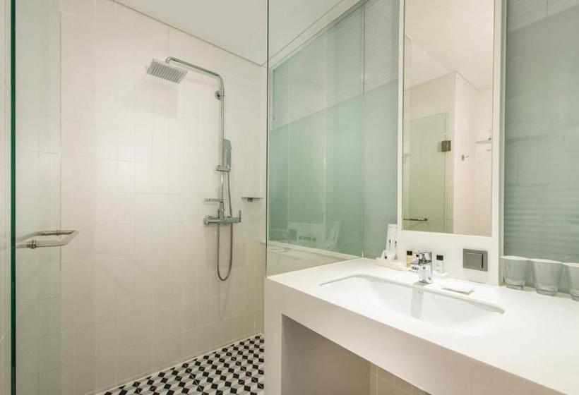 Camera Deluxe, Peyto Samseong