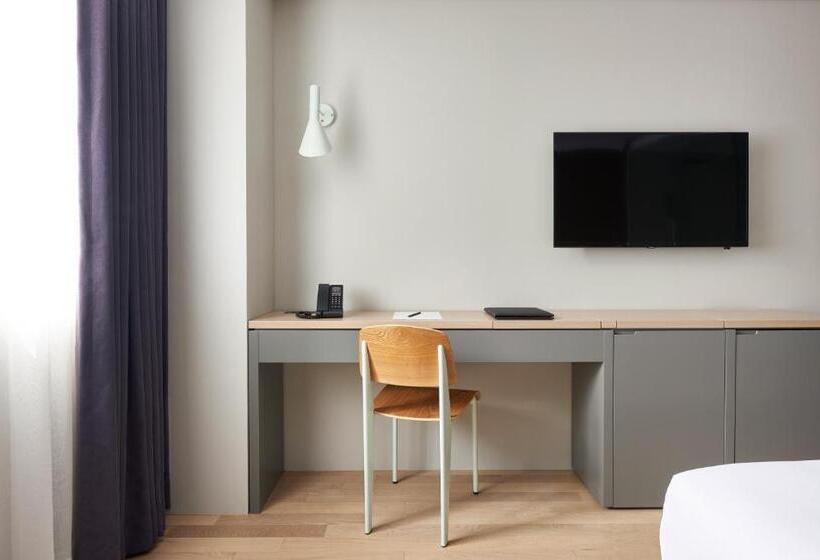 Camera Deluxe, Peyto Samseong