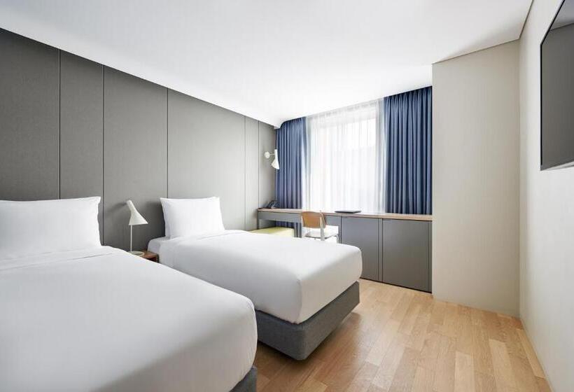 Camera Deluxe, Peyto Samseong