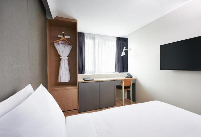 Camera Superiore Singola, Peyto Samseong