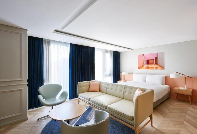 Suite, Peyto Samseong