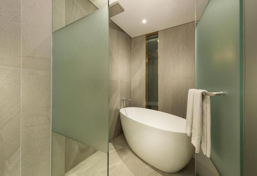 Suite, Peyto Samseong