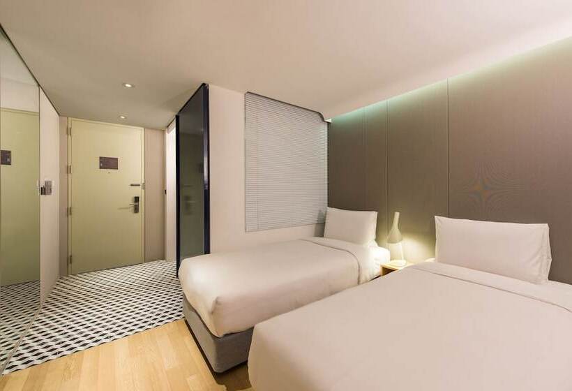 Camera Deluxe, Peyto Samseong